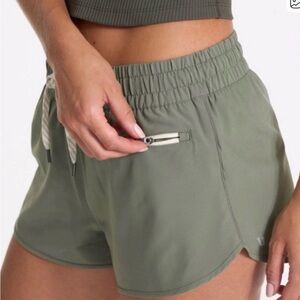 Vuori Clementine 2.0 Short 2.5” Khaki Green XS